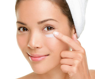 WHAT CAUSES DARK CIRCLES AND WHAT CAN YOU DO TO REDUCE THEM